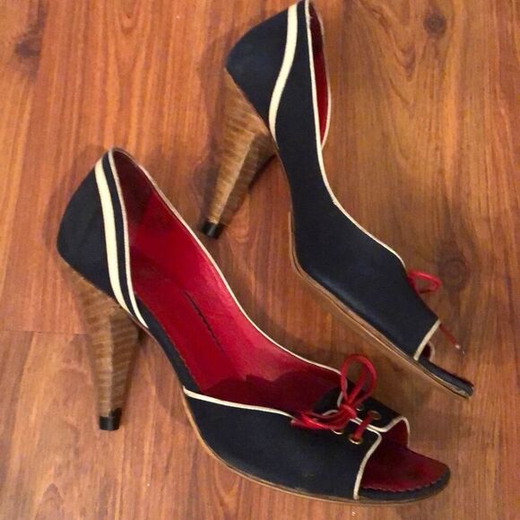 Mochino vintage Navy and beige heels size 7 1/2 open toe￼ - Picture 3 of 9